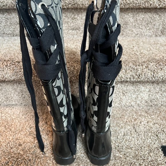 Coach Women's Monogram Canvas Boots and Handbag Lot - Picture 6 of 16